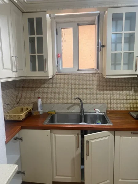 Tirane, jepet me qera apartament 3+1 Kati 2, 120 m² 400 € (Siri Kodra)