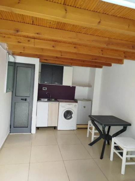 Tirane, jepet me qera garsonier Dublex Kati 0, 20 m² 250 € (Rruga Tom Plezha)