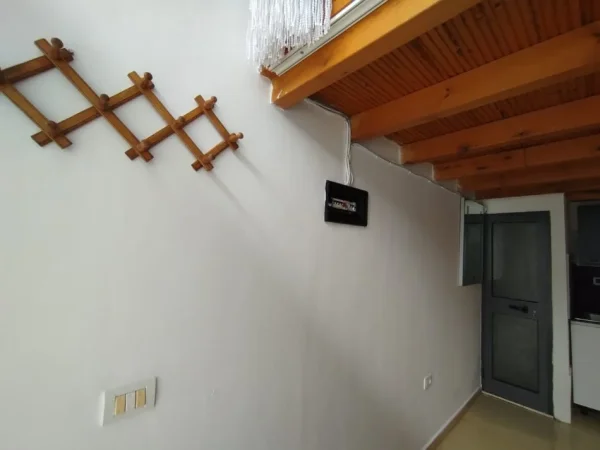 Tirane, jepet me qera garsonier Dublex Kati 0, 20 m² 250 € (Rruga Tom Plezha)