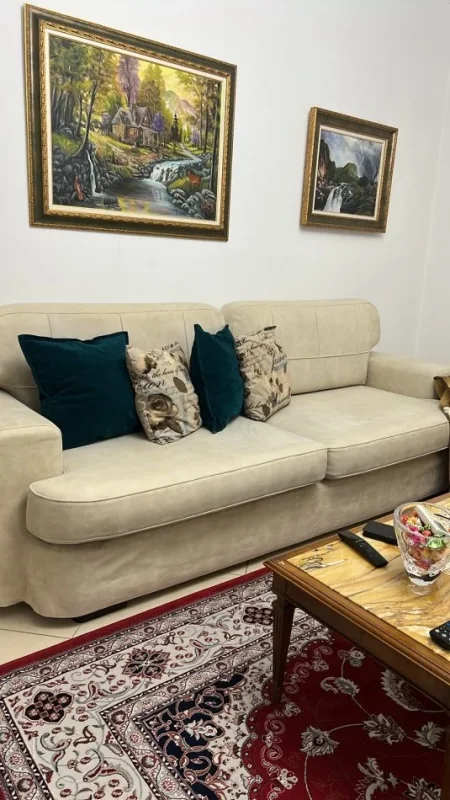 Tirane, shes Divan dhe kolltuk 200€