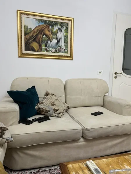 Tirane, shes Divan dhe kolltuk 200€