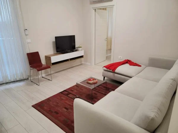 Tirane, jepet me qera apartament 1+1 Kati 7, 75 m² 500 € (Teodor Keko)