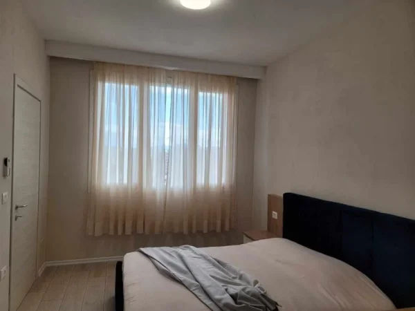 Tirane, jepet me qera apartament 1+1 Kati 7, 75 m² 500 € (Teodor Keko)