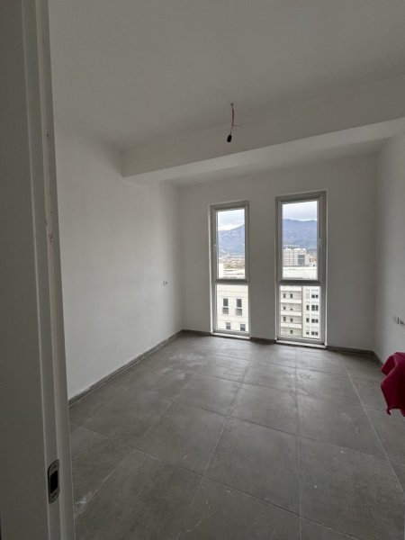 Tirane, jepet me qera apartament 1+1+Ballkon Kati 3, 64 m² 330 € (Rruga 5 maj, ne fund te rruges te pallatet e bashkise)