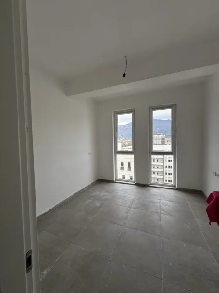 Tirane, jepet me qera apartament 1+1+Ballkon Kati 3, 64 m² 330 € (Rruga 5 maj, ne fund te rruges te pallatet e bashkise)
