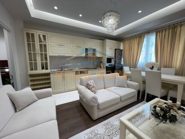 Tirane, jepet me qera apartament 2+1+Ballkon Kati 2, 90 m² 1.200 € (Rruga e Durresit)