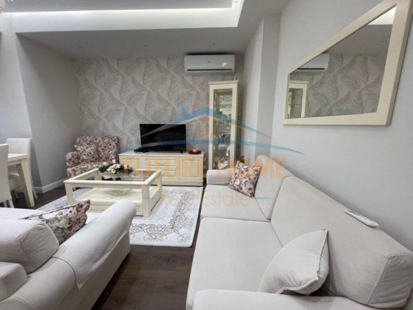 Tirane, jepet me qera apartament 2+1+Ballkon Kati 2, 90 m² 1.200 € (Rruga e Durresit)