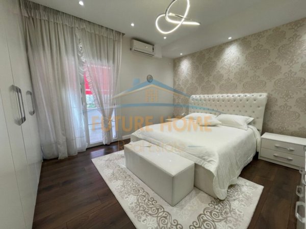 Tirane, jepet me qera apartament 2+1+Ballkon Kati 2, 90 m² 1.200 € (Rruga e Durresit)
