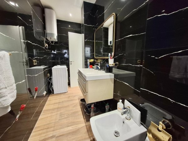 SHITET: 2+1+2 Ballkone ( 📍 Myslym Shyri - Monopoli ) Kati 1, Pllt V 2000 | Apartament 100% I Ri, Investuar Nga Fillimi (I Pabanuar Me Pare) CMIMI: 280.000 Euro***