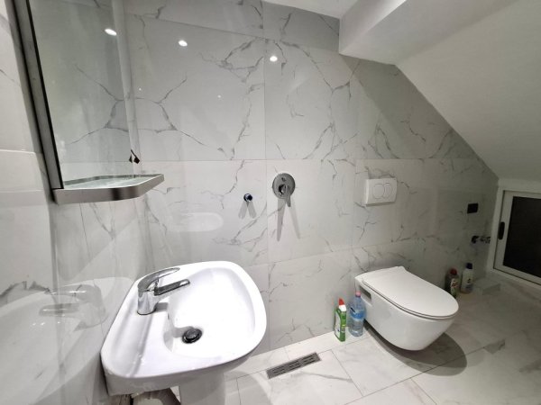 SHITET: 2+1+2 Ballkone ( 📍 Myslym Shyri - Monopoli ) Kati 1, Pllt V 2000 | Apartament 100% I Ri, Investuar Nga Fillimi (I Pabanuar Me Pare) CMIMI: 280.000 Euro***
