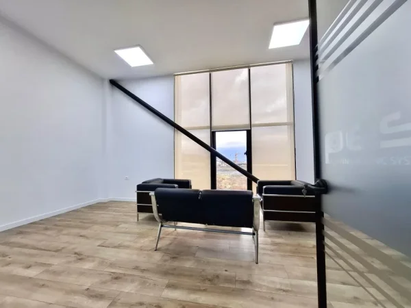 Jepet Me Qera Zyrë 230m2 Në Zonën 📍  E Kashar Pranë Top Chanel - Planimetri Perfekte - - 1,700€ / Muaj***