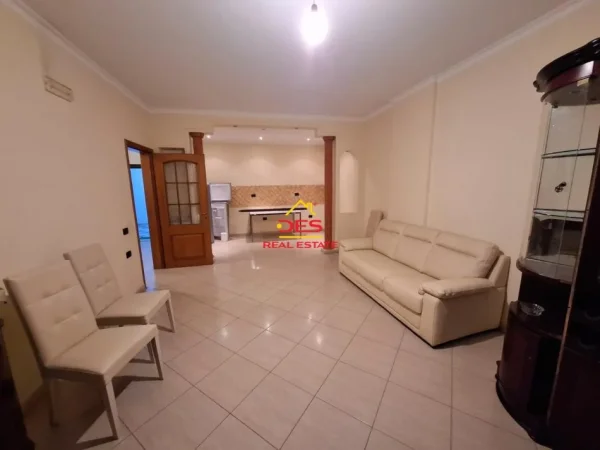 Vlore, shitet apartament 2+1+Ballkon , 117 m² 128.700 € (Rruga Gjergj Arianiti, Vlorë)