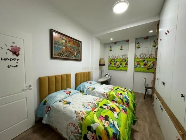Tirane, jepet me qera apartament 2+1 Kati 1, 90 m² 650 € 