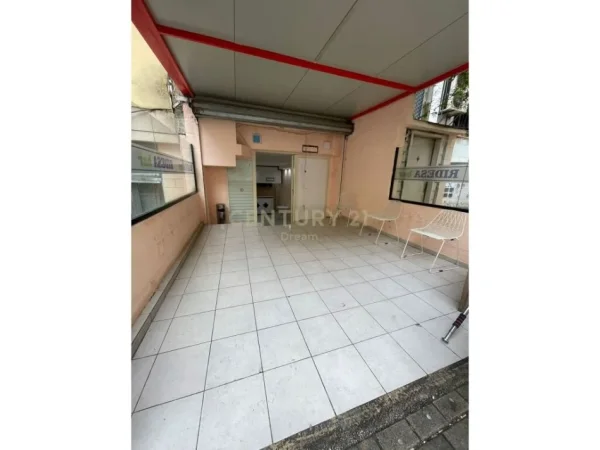 Tirane, shitet ambjent biznesi Kati 0, 39 m² 51.000 € (Pallati me Shigjeta)