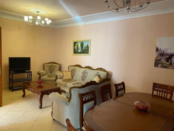 Tirane, jepet me qera apartament 2+1 Kati 1, 120 m² 500 € (SAUK)