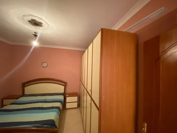 Tirane, jepet me qera apartament 2+1 Kati 1, 120 m² 500 € (SAUK)