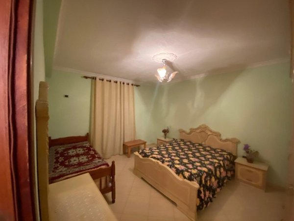 Tirane, jepet me qera apartament 2+1 Kati 1, 120 m² 500 € (SAUK)