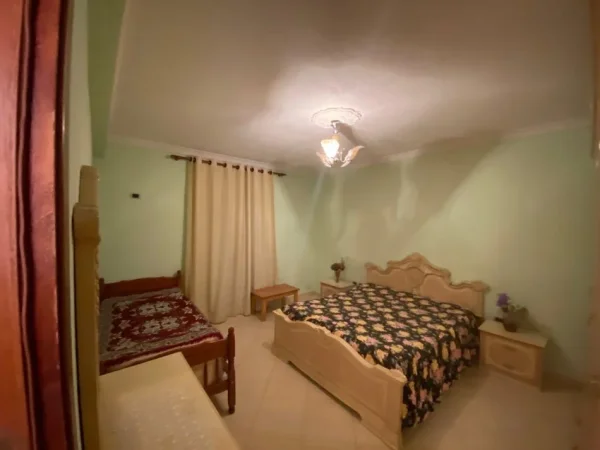 Tirane, jepet me qera apartament 2+1 Kati 1, 120 m² 500 € (SAUK)