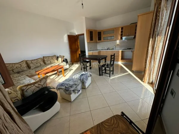 Tirane, jepet me qera apartament 3+1+Ballkon Kati 3, 103 m² 500 € (Rruga Sadik Petrela)