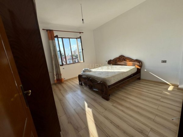 Tirane, jepet me qera apartament 3+1+Ballkon Kati 3, 103 m² 500 € (Rruga Sadik Petrela)