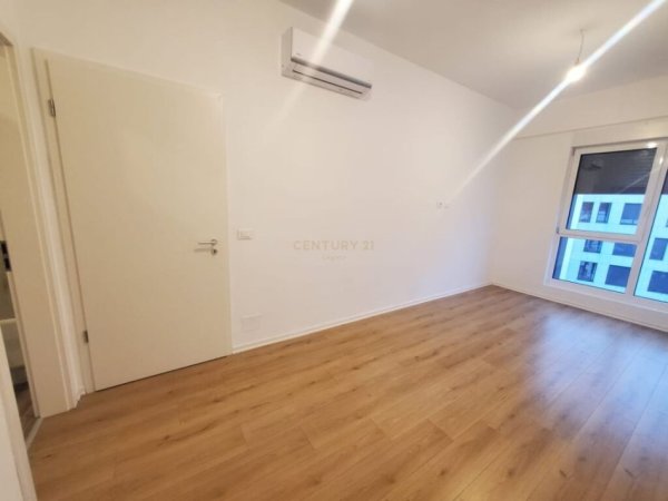 Tirane, jepet me qera apartament 3+1 Kati 10, 100 m² 600 € (kompleksi magnet)