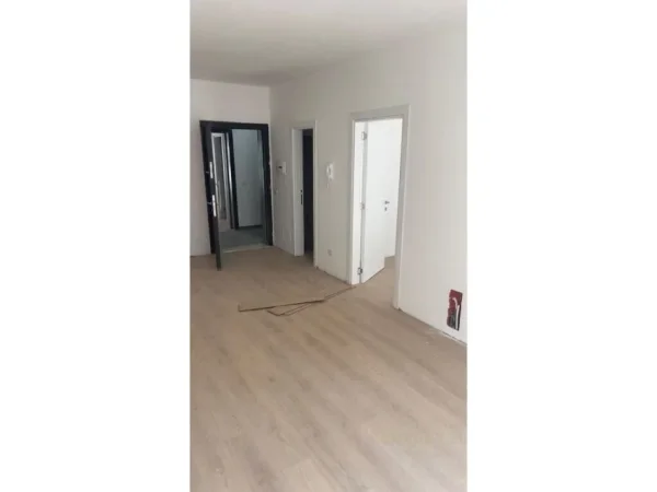 Tirane, shitet apartament 1+1 Kati 6, 55 m² 65.000 € (qtu)