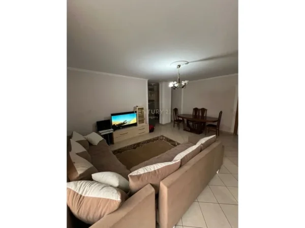 Tirane, shitet apartament 2+1 Kati 3, 93 m² 120.000 € (fresku)