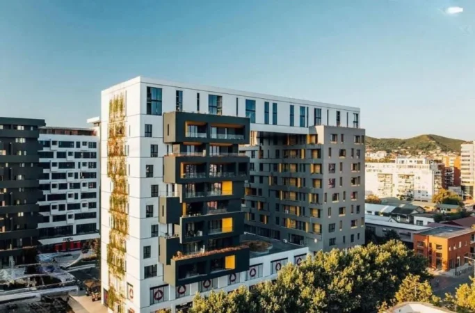 Tirane, jepet me qera ambjent biznesi Kati 1, 335 m² 5.500 € (Rruga Kavajes)