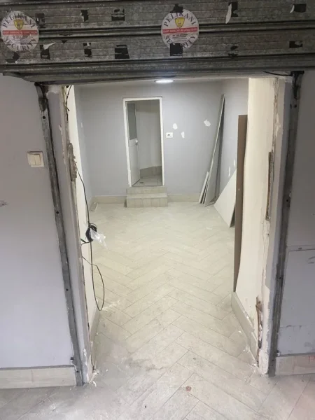 Tirane, jepet me qera dyqan Kati 0, 25 m² 500 € (stacioni i trenit)