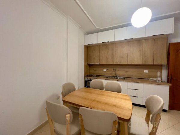 Tirane, jepet me qera apartament 2+1 Kati 4, 105 m² 700 € (don bosko)