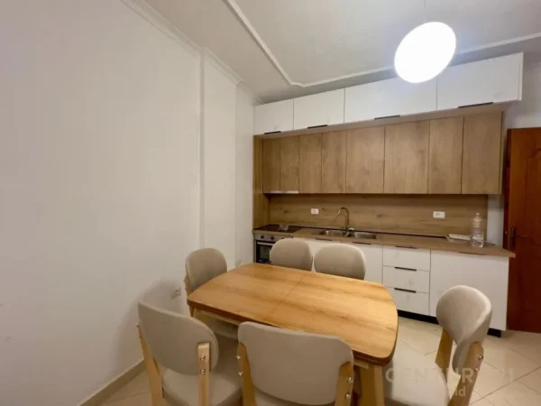 Tirane, jepet me qera apartament 2+1 Kati 4, 105 m² 700 € (don bosko)