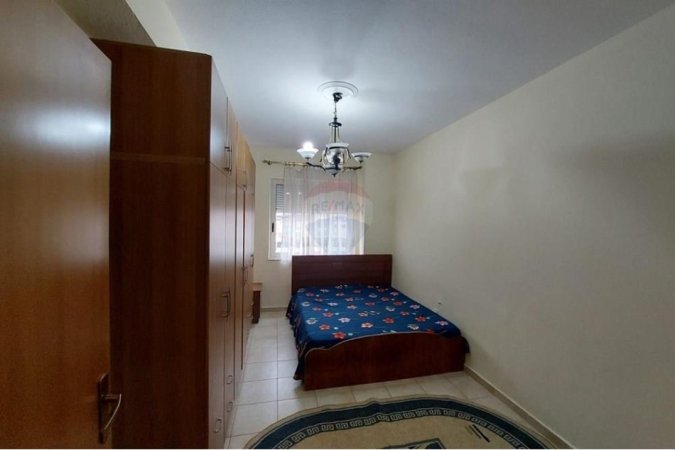 Tirane, jepet me qera apartament 2+1 , 600 € (Brryli)