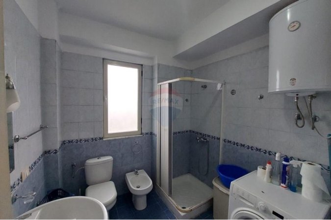 Tirane, jepet me qera apartament 2+1 , 600 € (Brryli)