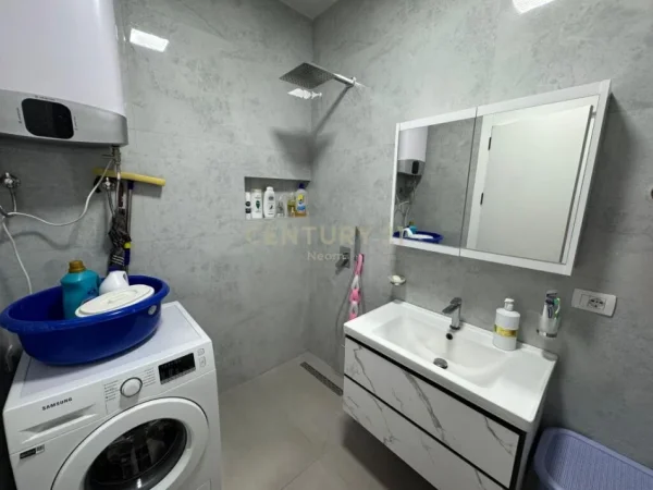 Tirane, shitet apartament 1+1 Kati 2, 61 m² 150.000 € (liqeni i thate)