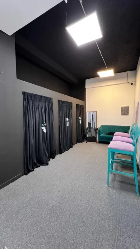 Tirane, shitet dyqan Kati 0, 116 m² 190.000 € (astir)