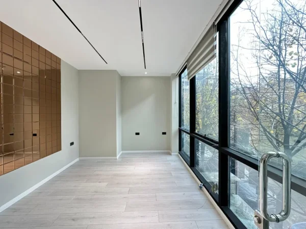 Tirane, jepet me qera zyre , 135 m² 1.350 € (Ambassador 1)