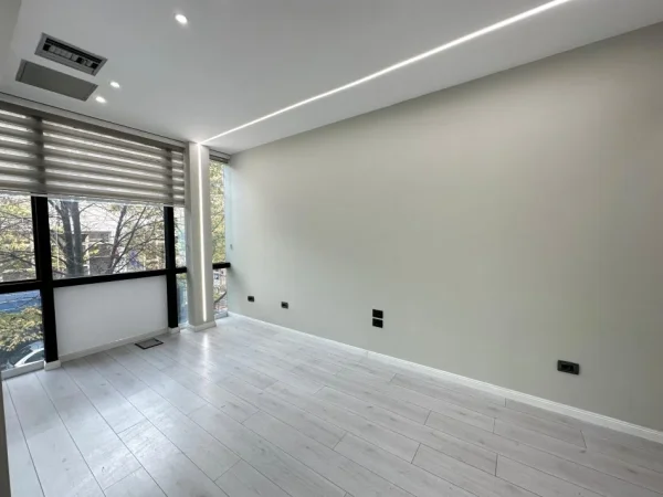 Tirane, jepet me qera zyre , 135 m² 1.350 € (Ambassador 1)