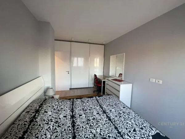 Tirane, jepet me qera apartament 2+1 Kati 10, 90 m² 650 € (kompleksi magnet)