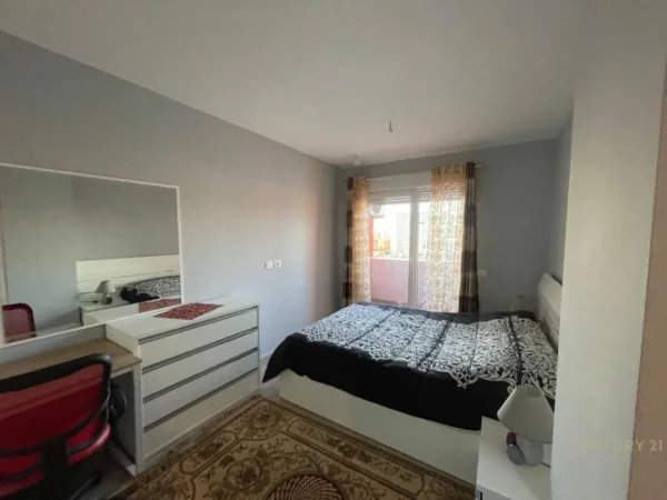 Tirane, jepet me qera apartament 2+1 Kati 10, 90 m² 650 € (kompleksi magnet)