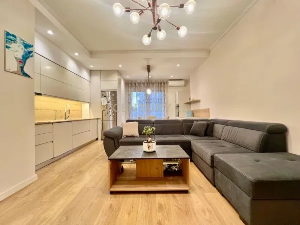 Tirane, shitet apartament 2+1 Kati 2, 80 m² 148.000 € 