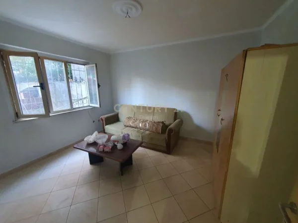 Tirane, shitet garsonier Kati 1, 27 m² 45.000 € (Oxhaku)