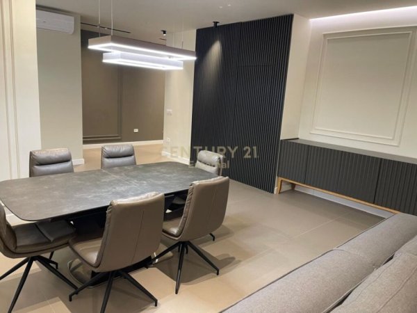 Tirane, jap me qera apartament 3+1+2+ 2 POSTE PARKIMI+ VERANDE , 186 m² 1.800 € (Liqeni i Thatë)