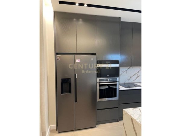 Tirane, jap me qera apartament 3+1+2+ 2 POSTE PARKIMI+ VERANDE , 186 m² 1.800 € (Liqeni i Thatë)