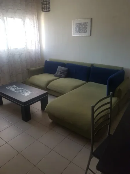 Tirane, jepet me qera apartament 1+1+Ballkon Kati 5, 65 m² 400 € (rruga Din Bosko)