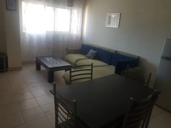 Tirane, jepet me qera apartament 1+1+Ballkon Kati 5, 65 m² 400 € (rruga Din Bosko)