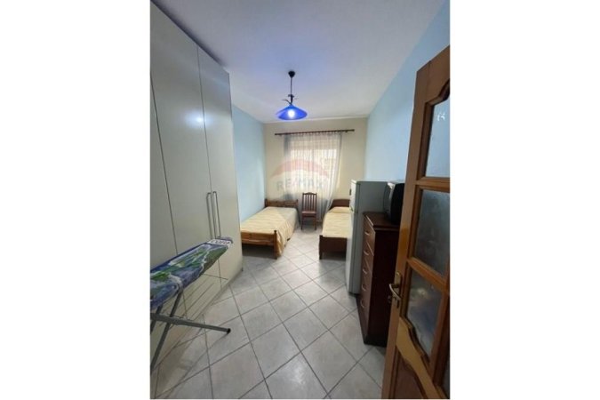 Tirane, jepet me qera apartament 2+1 , 600 € (Rruga Bardhyl)