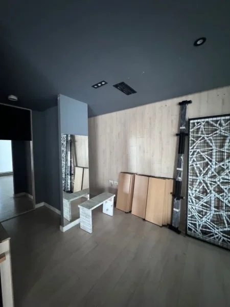 Tirane, jepet me qera ambjent biznesi Kati 2, 140 m² 1.200 € (rruga Muhamed Gjollesha)