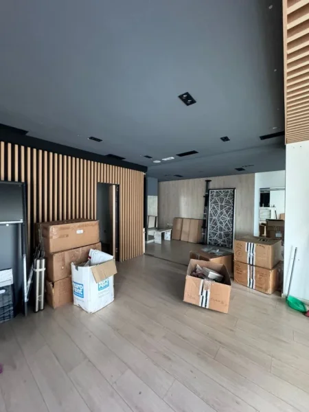 Tirane, jepet me qera ambjent biznesi Kati 2, 140 m² 1.200 € (rruga Muhamed Gjollesha)