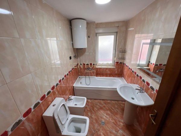 Tirane, shes apartament 3+1+2+Ballkon , 140 m² 245.000 € (Liqeni i Thatë)