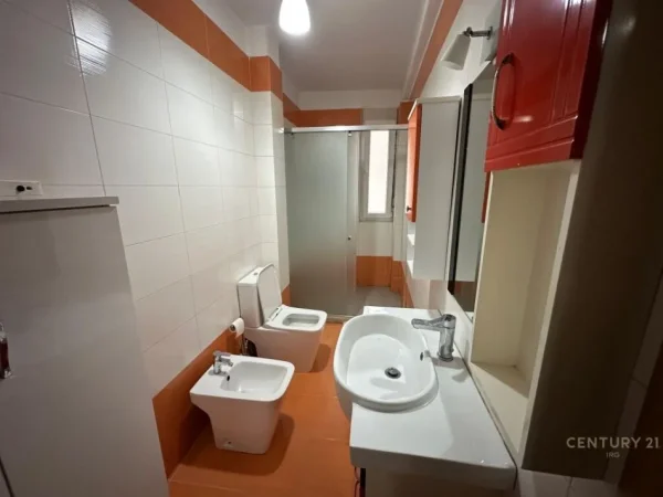 Tirane, shitet apartament 3+1 Kati 2, 110 m² 250.000 € (rruga e bogdaneve)